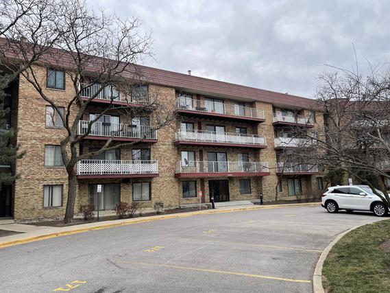 5450 Astor Ln. #101, Rolling Meadows, IL 60008