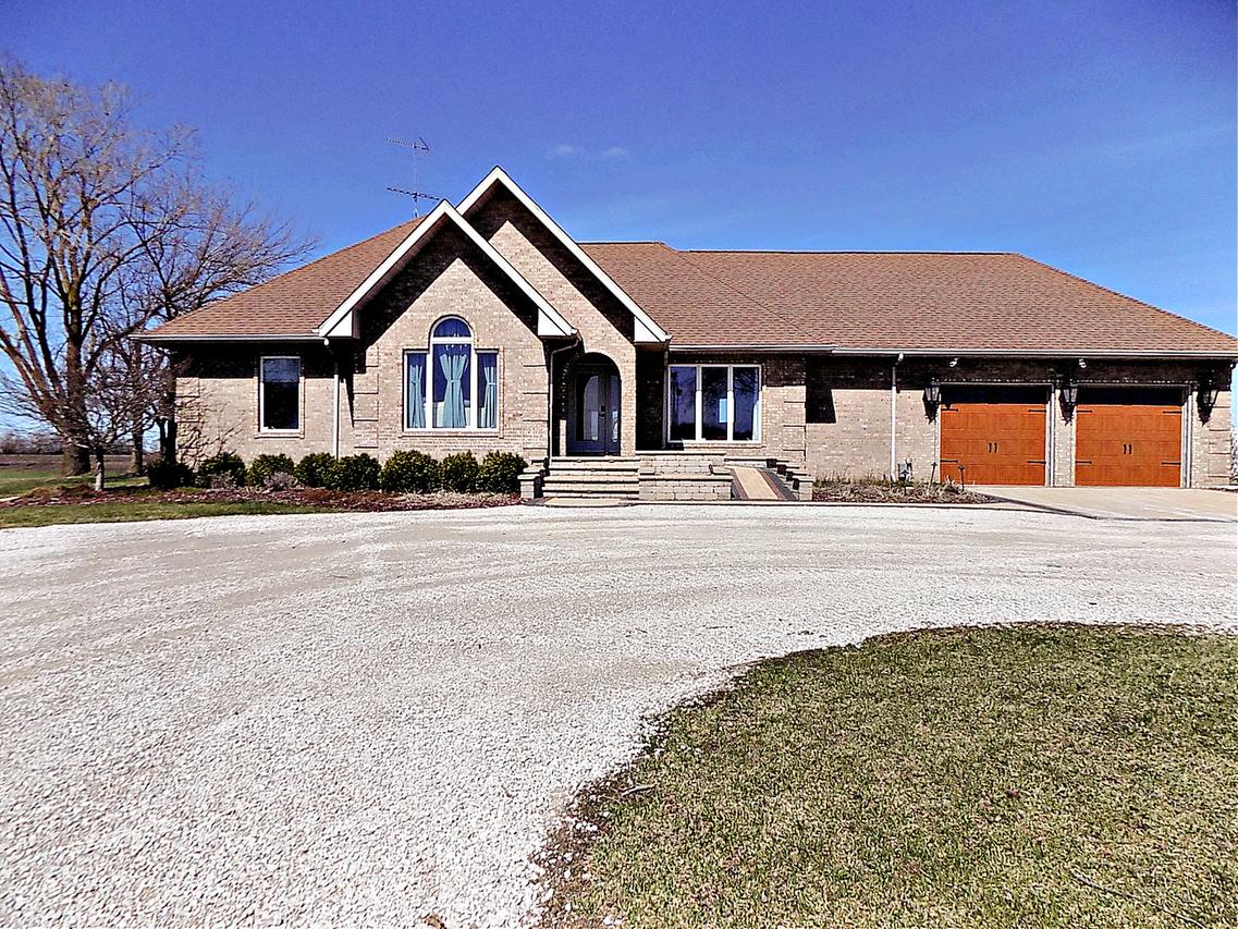 10739 E 3200 North Rd., Blackstone, IL 61313