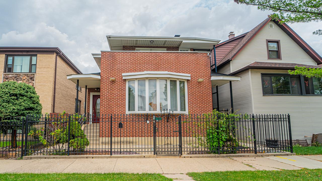 5124 W Berenice Ave., Chicago, IL 60641