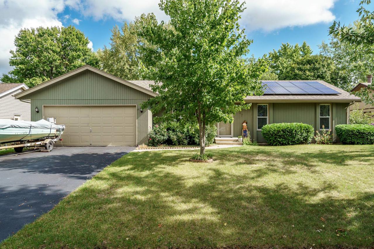 8227 Tetterhall Ln., Machesney Park, IL 61115