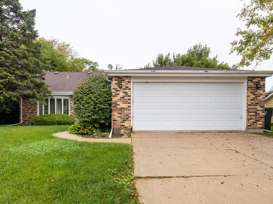 1136 Dawes St., Libertyville, IL 60048