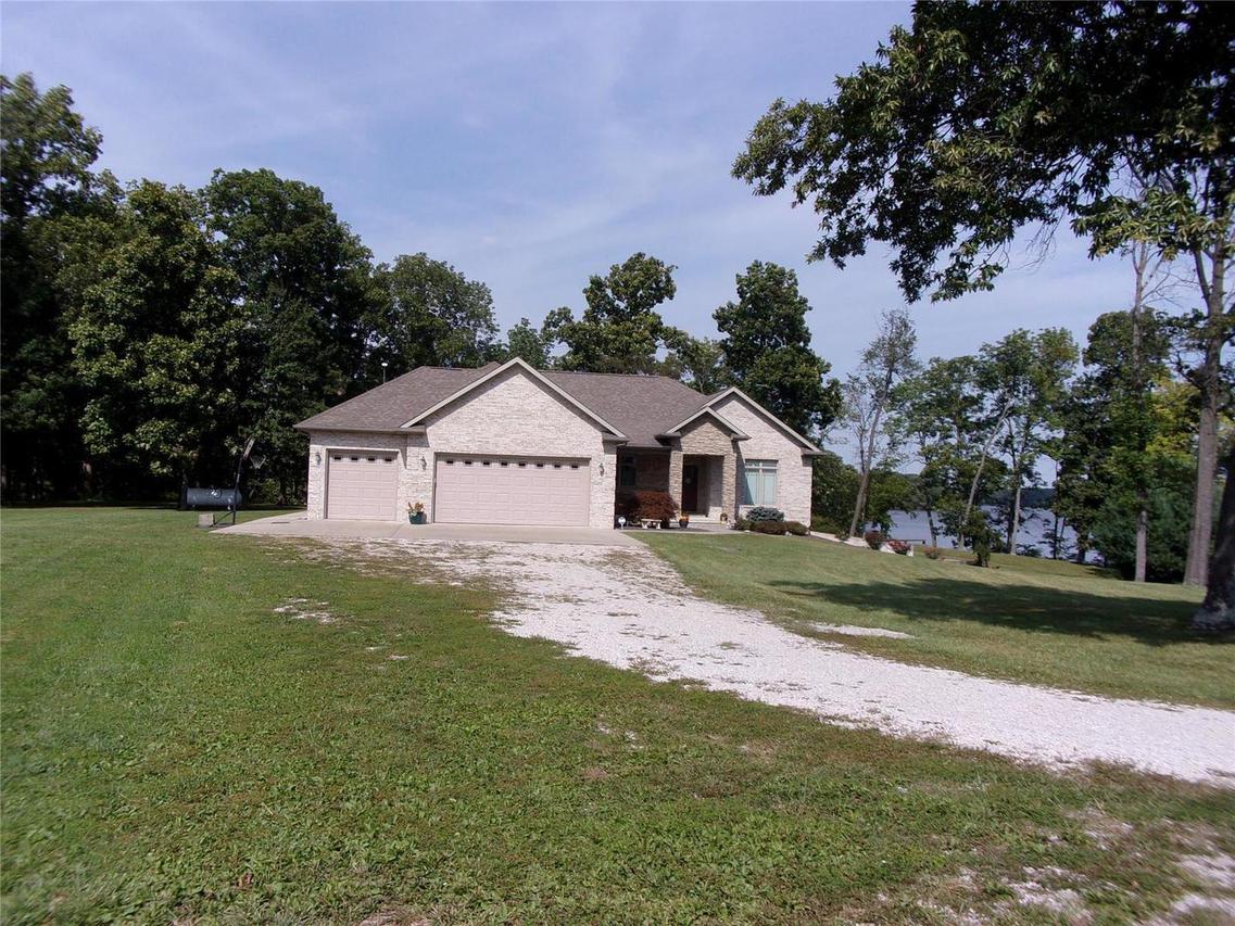11477 Waresgrove Ave., Nokomis, IL 62075