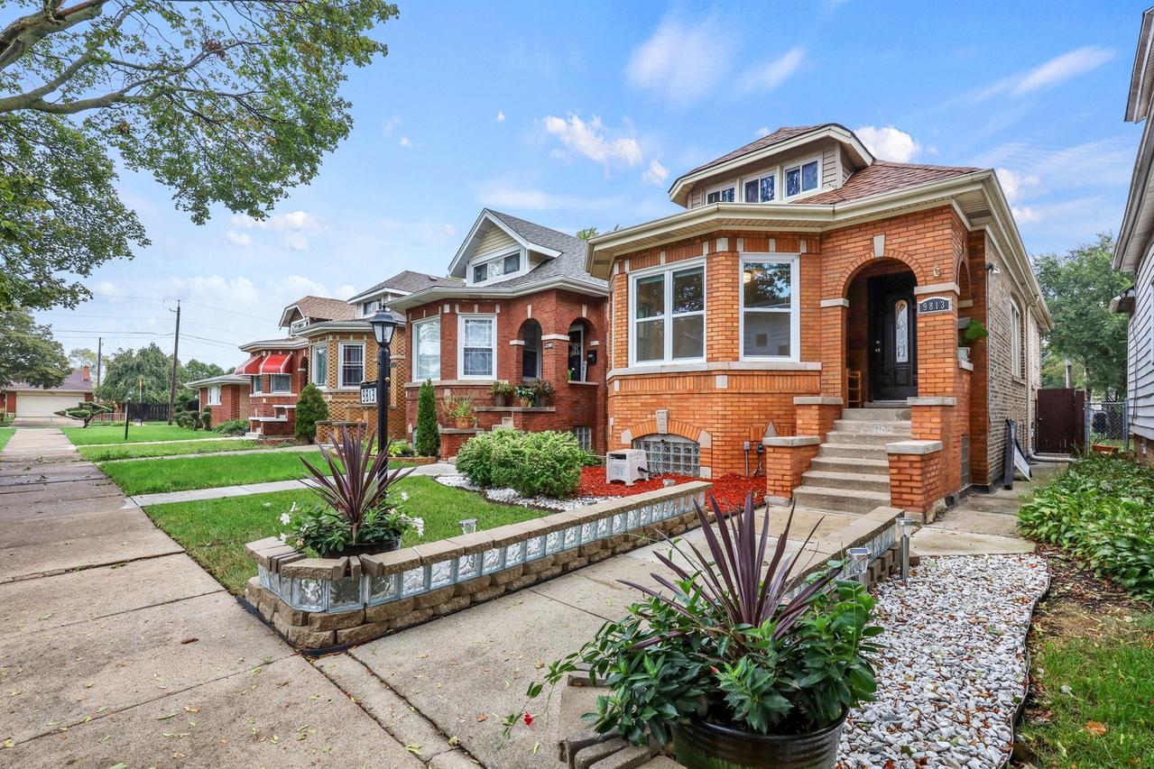 9813 S Aberdeen St., Chicago, IL 60643
