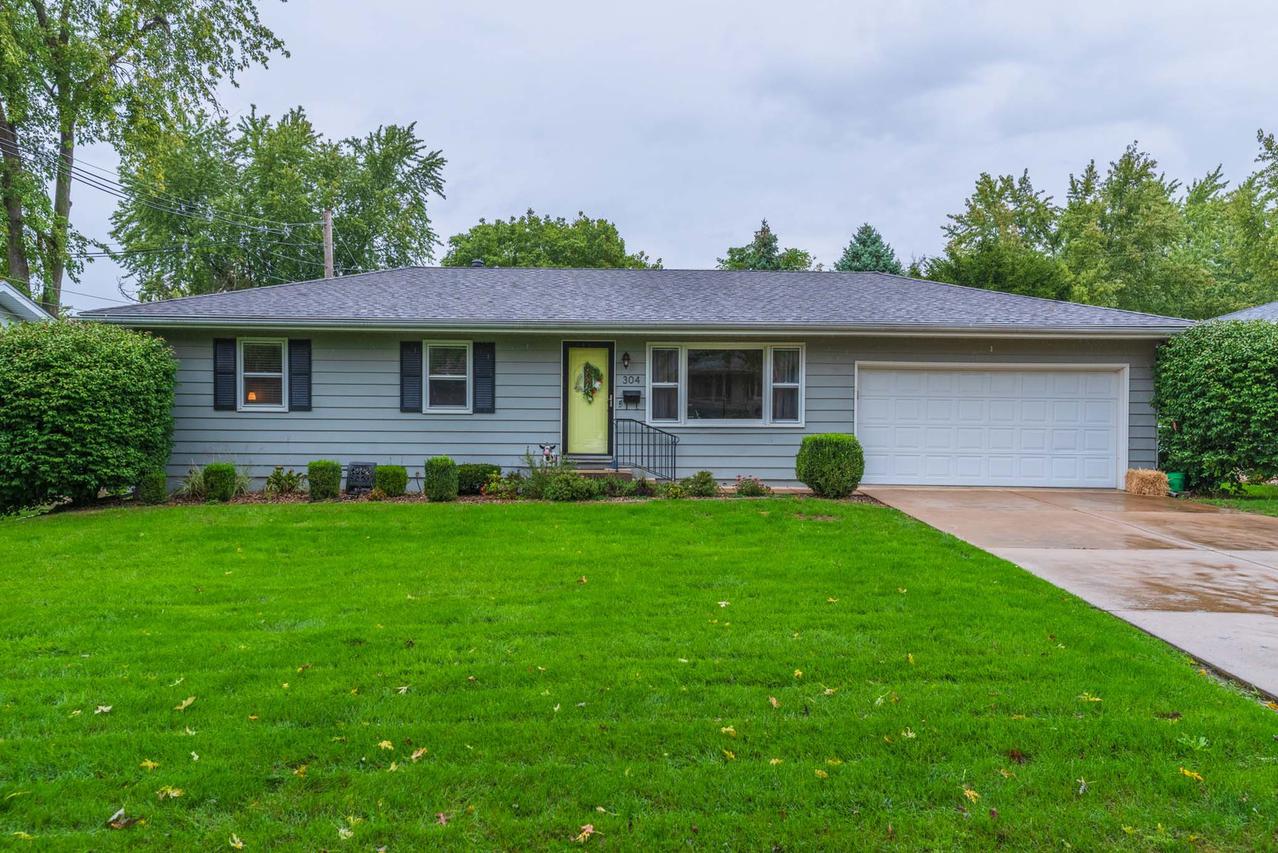 304 Rowe Dr., Bloomington, IL 61701