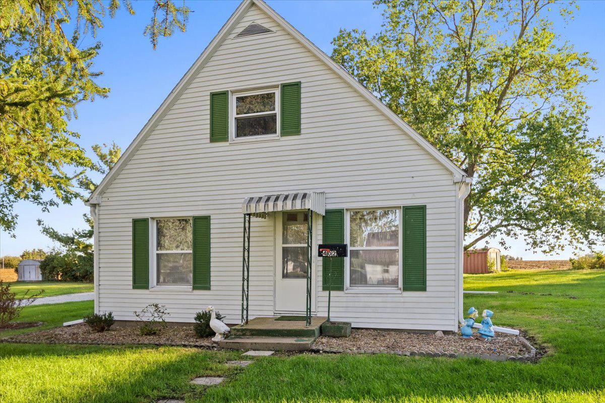 402 W Clay St., El Paso, IL 61738