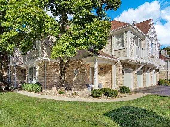 213 Racquet Club Ct., Hinsdale, IL 60521