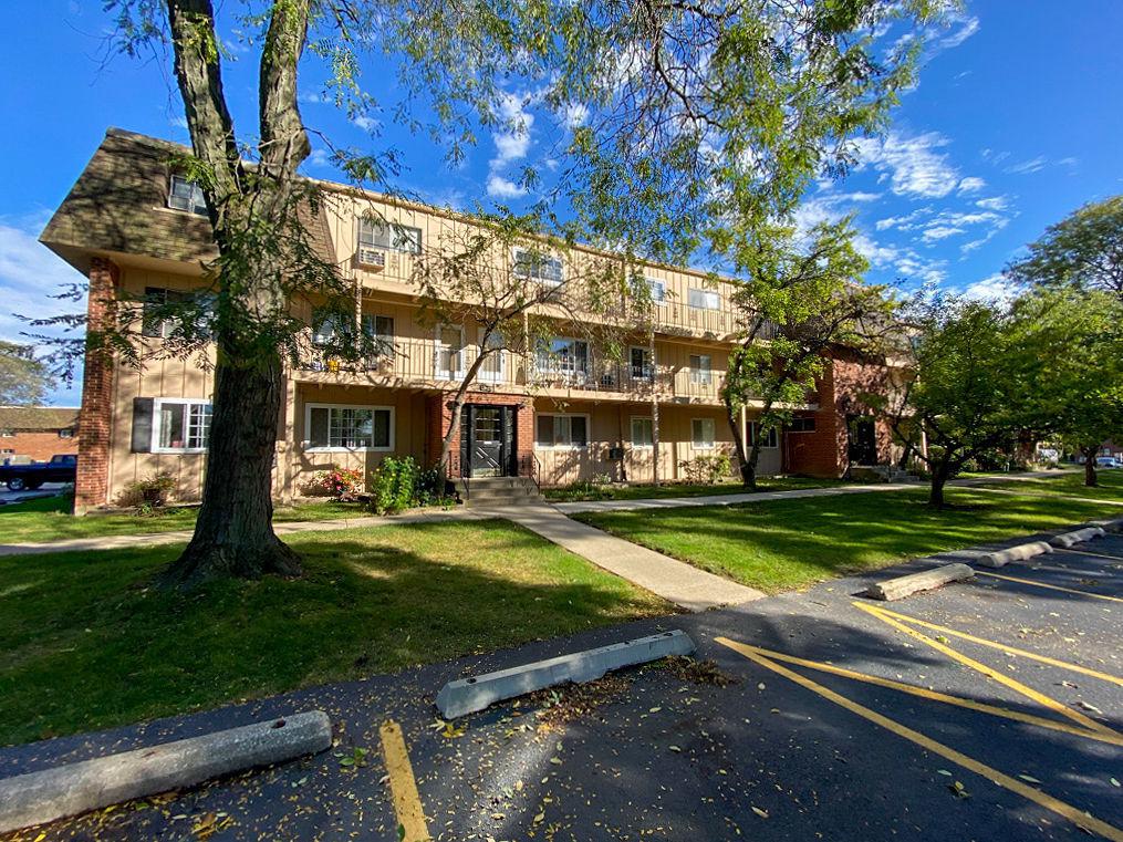 2510 Algonquin Rd. #15, Rolling Meadows, IL 60008
