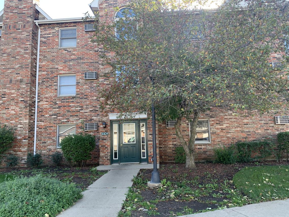 4404 W Shamrock Ln. #2B, Mchenry, IL 60050