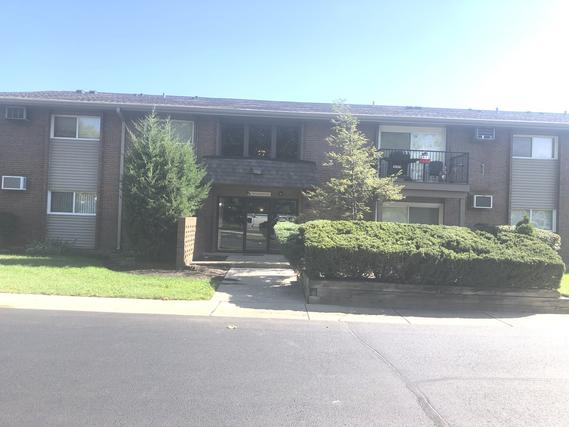 4525 Blackhawk Ln. #105, Lisle, IL 60532