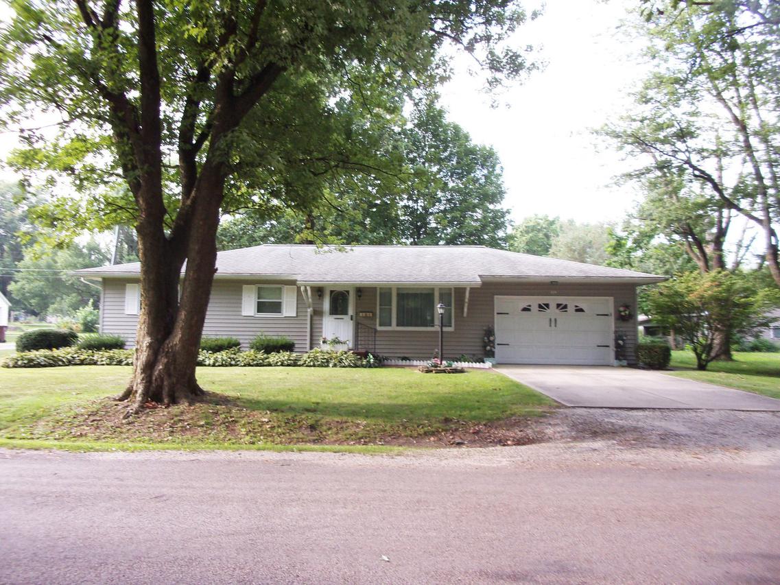 418 Lincoln St., Nokomis, IL 62075