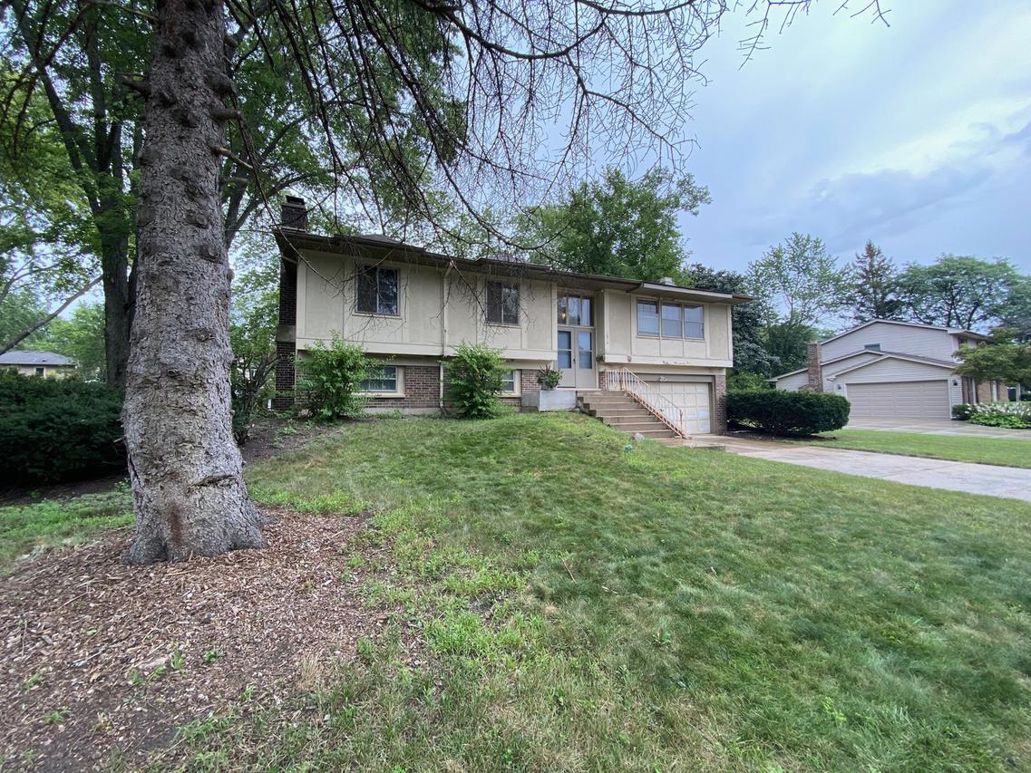 1014 S 4th Ave., Libertyville, IL 60048