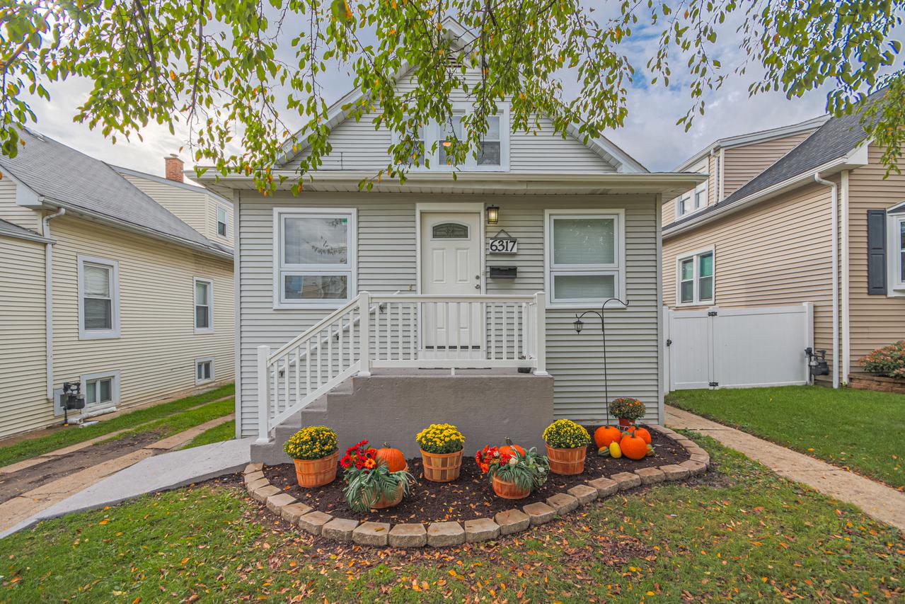 6317 W Roscoe St., Chicago, IL 60634