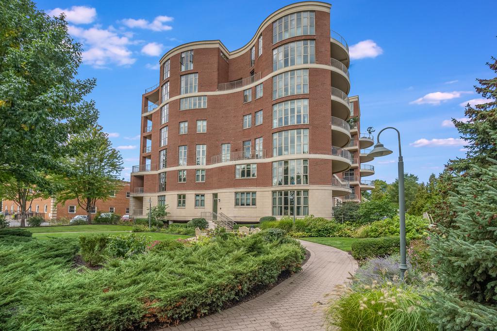 520 S Washington St. #401, Naperville, IL 60540