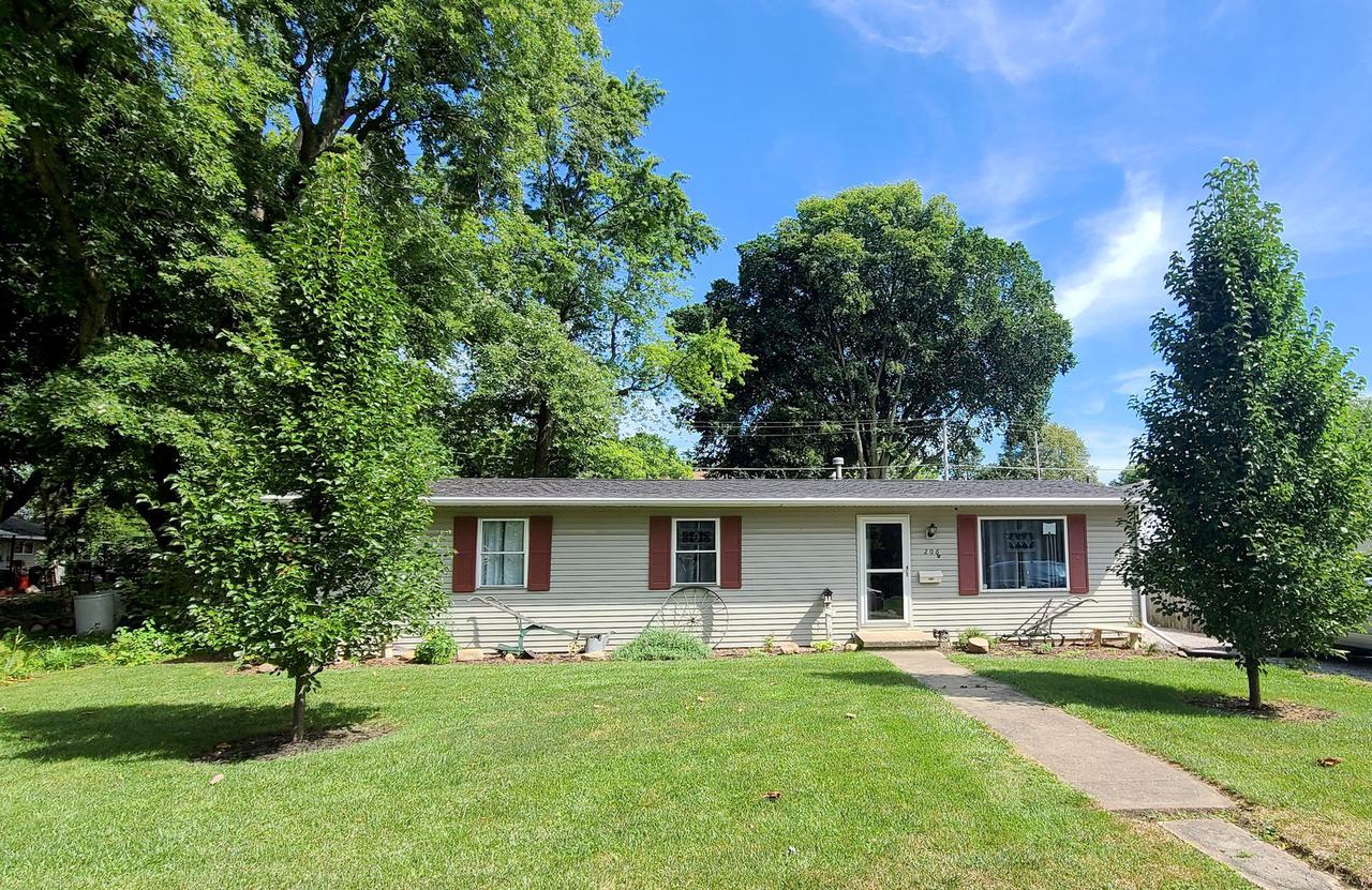 206 E Douglas St., St. Joseph, IL 61873