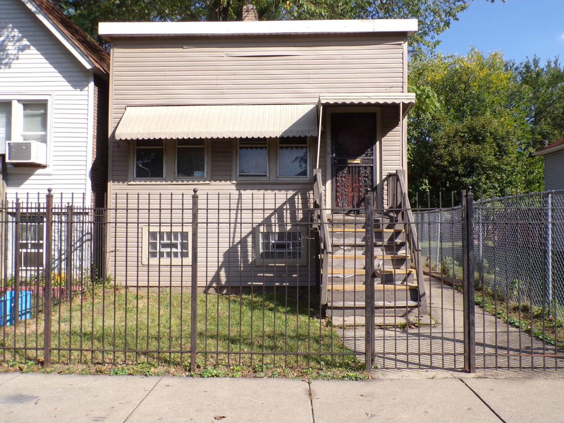 6825 S Wood St., Chicago, IL 60636