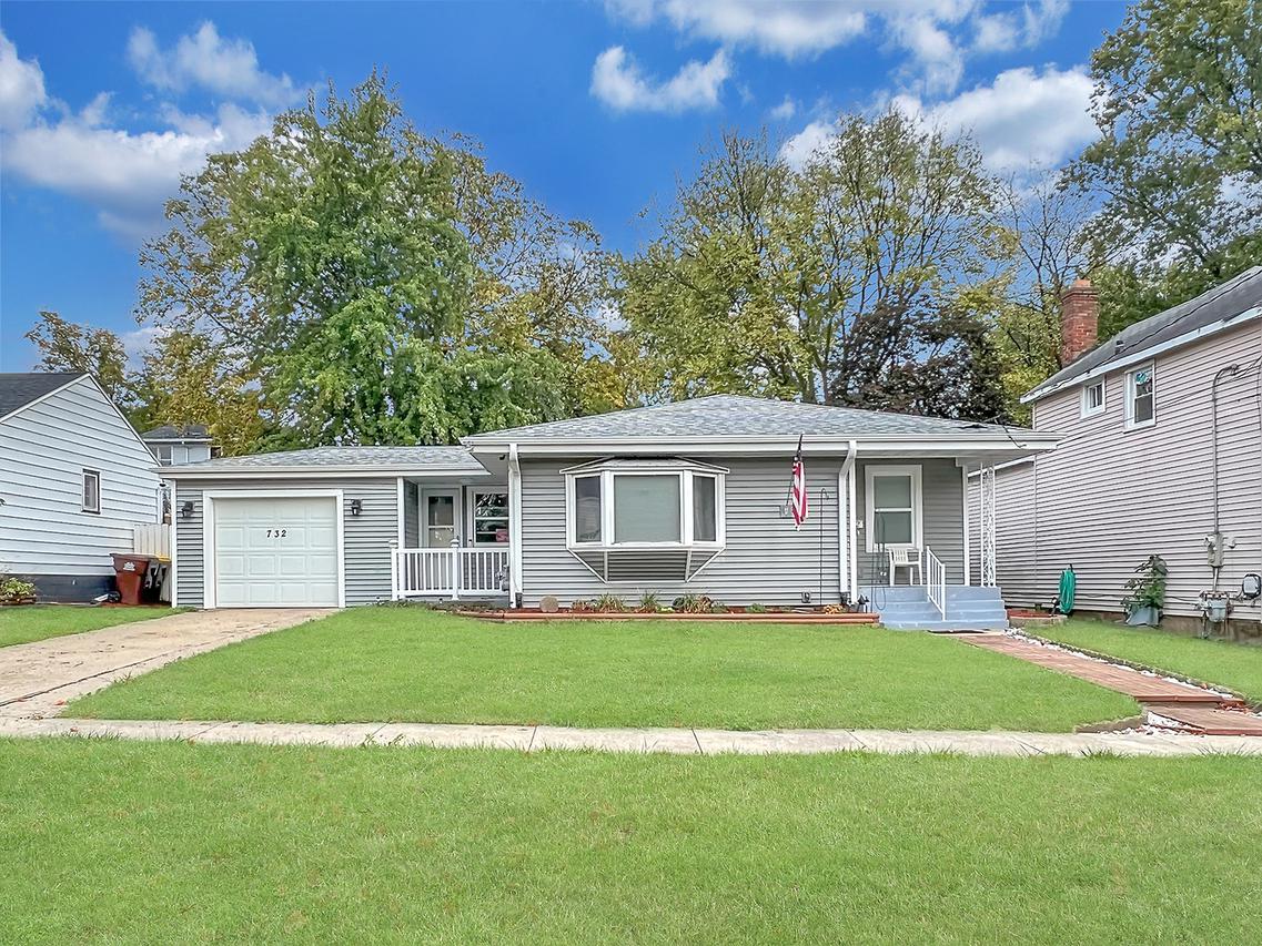 732 W Chestnut St., Freeport, IL 61032