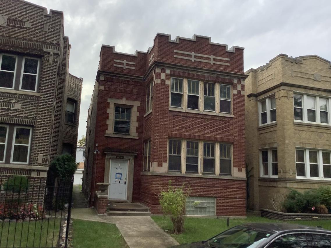 8014 S Champlain Ave., Chicago, IL 60619