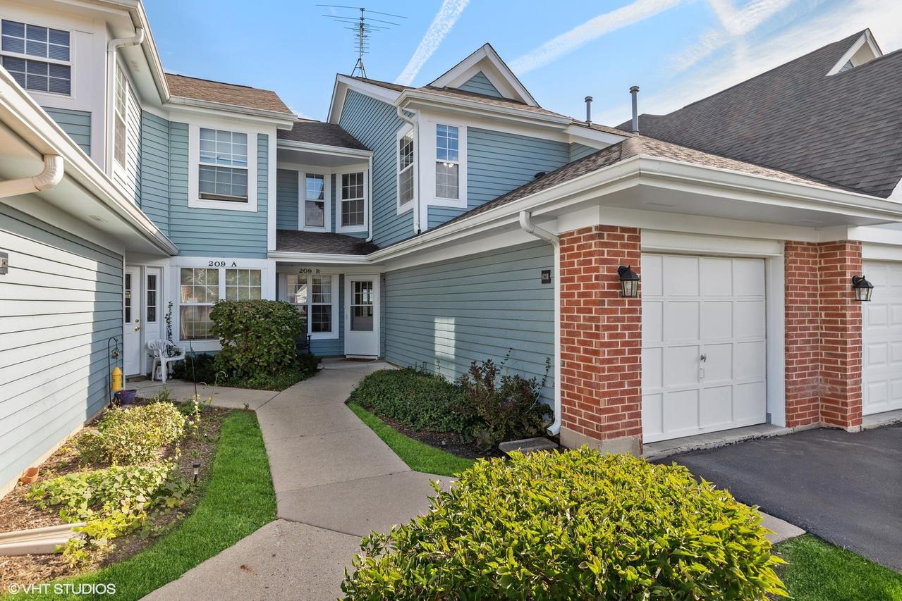 209 Chesterfield Ct. #B, Schaumburg, IL 60193