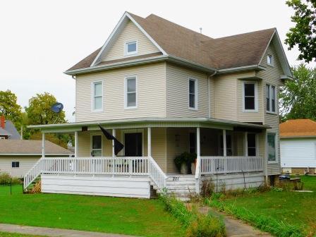 201 E Walnut St., Piper City, IL 60959