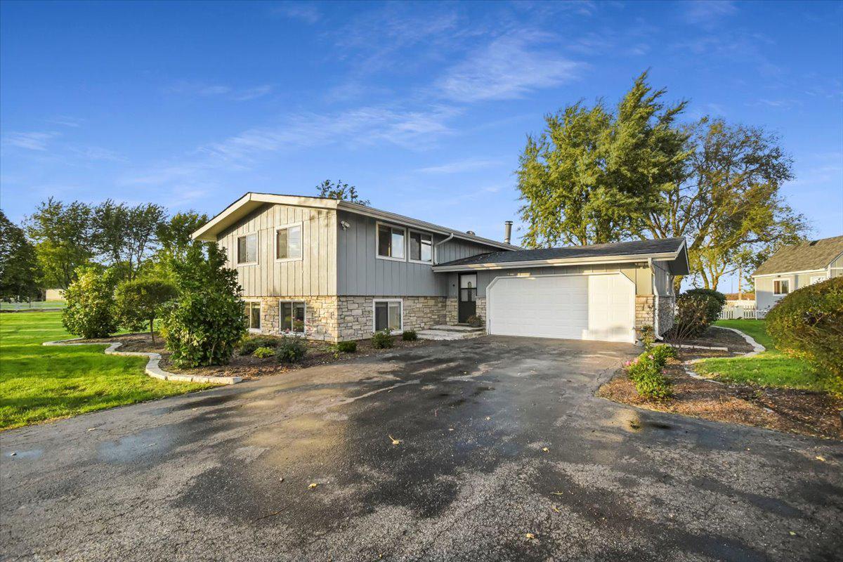 11N941 Burlington Rd., Hampshire, IL 60140