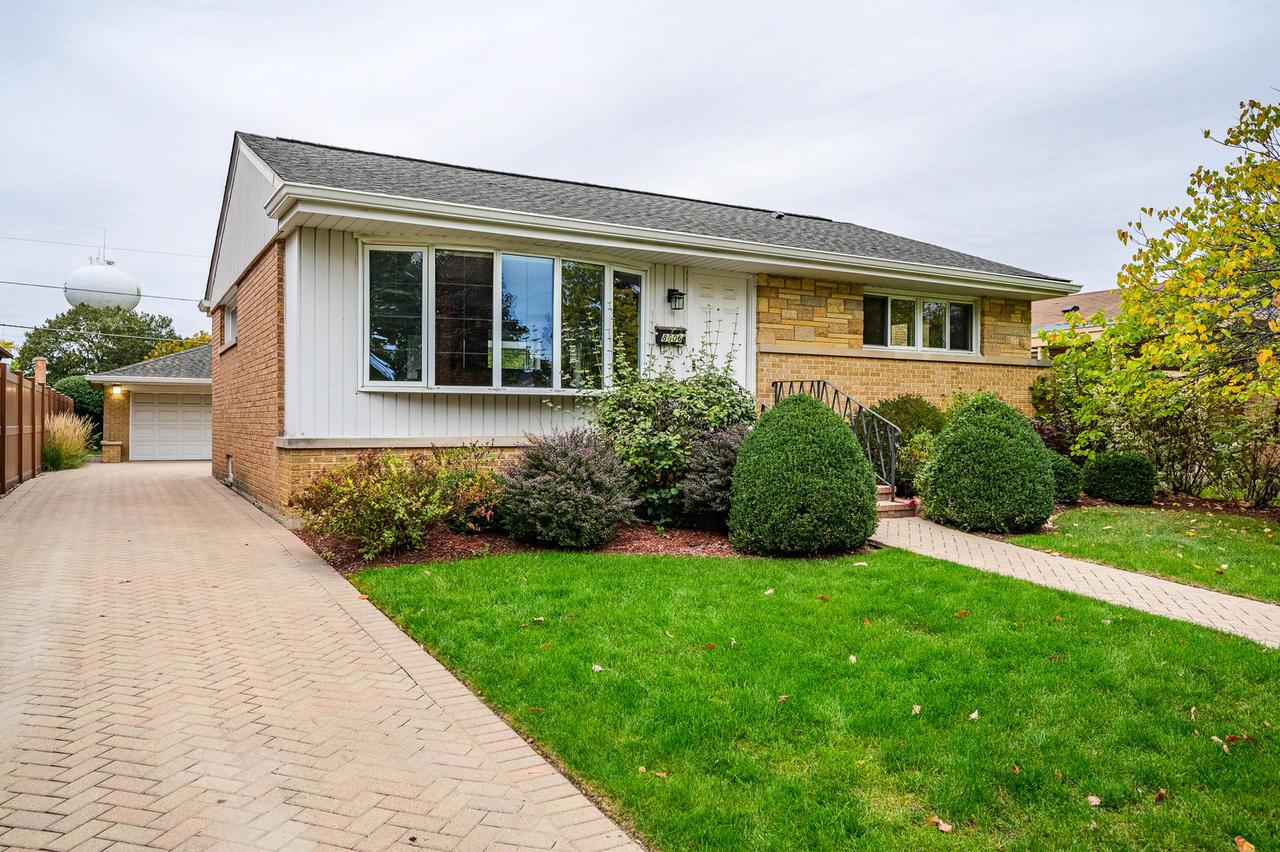 8606 N Olcott Ave., Niles, IL 60714