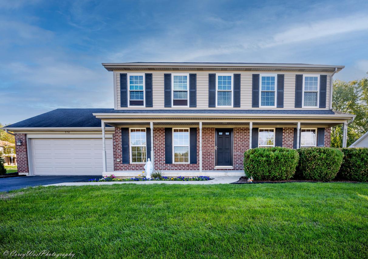 576 Bayfield Dr., Dekalb, IL 60115