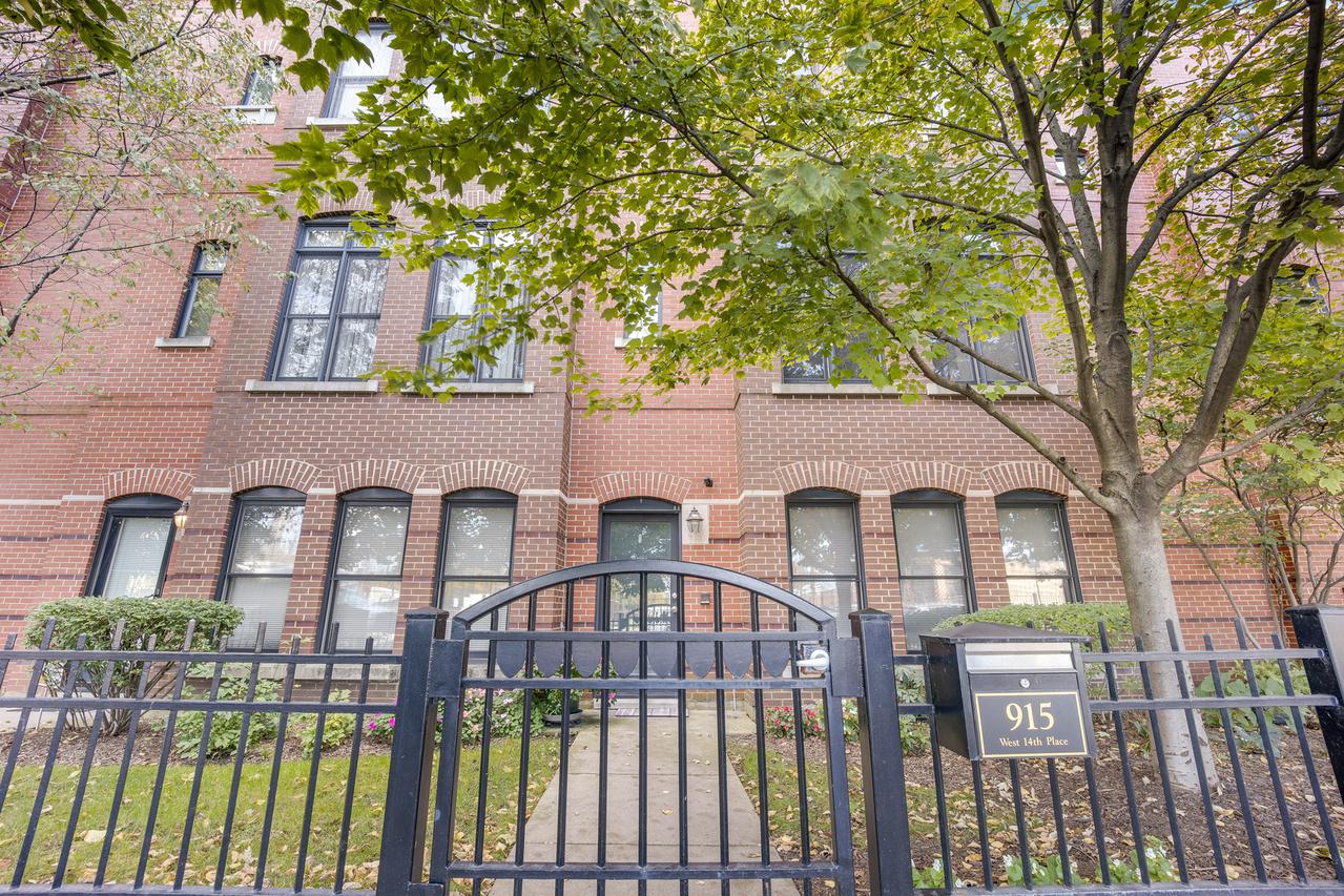 915 W 14th Pl., Chicago, IL 60608