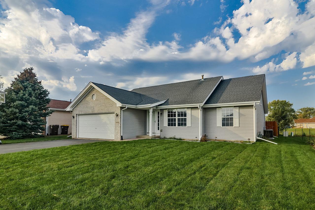 1228 Eds Pl., Machesney Park, IL 61115