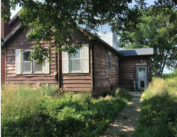 2704 100th Ave., San Jose, IL 62682