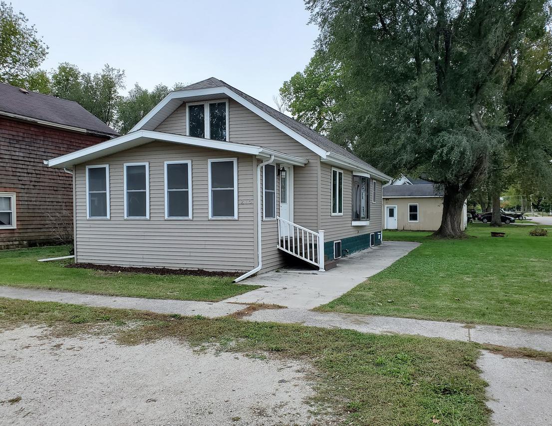 215 1st Ave., Lyndon, IL 61261