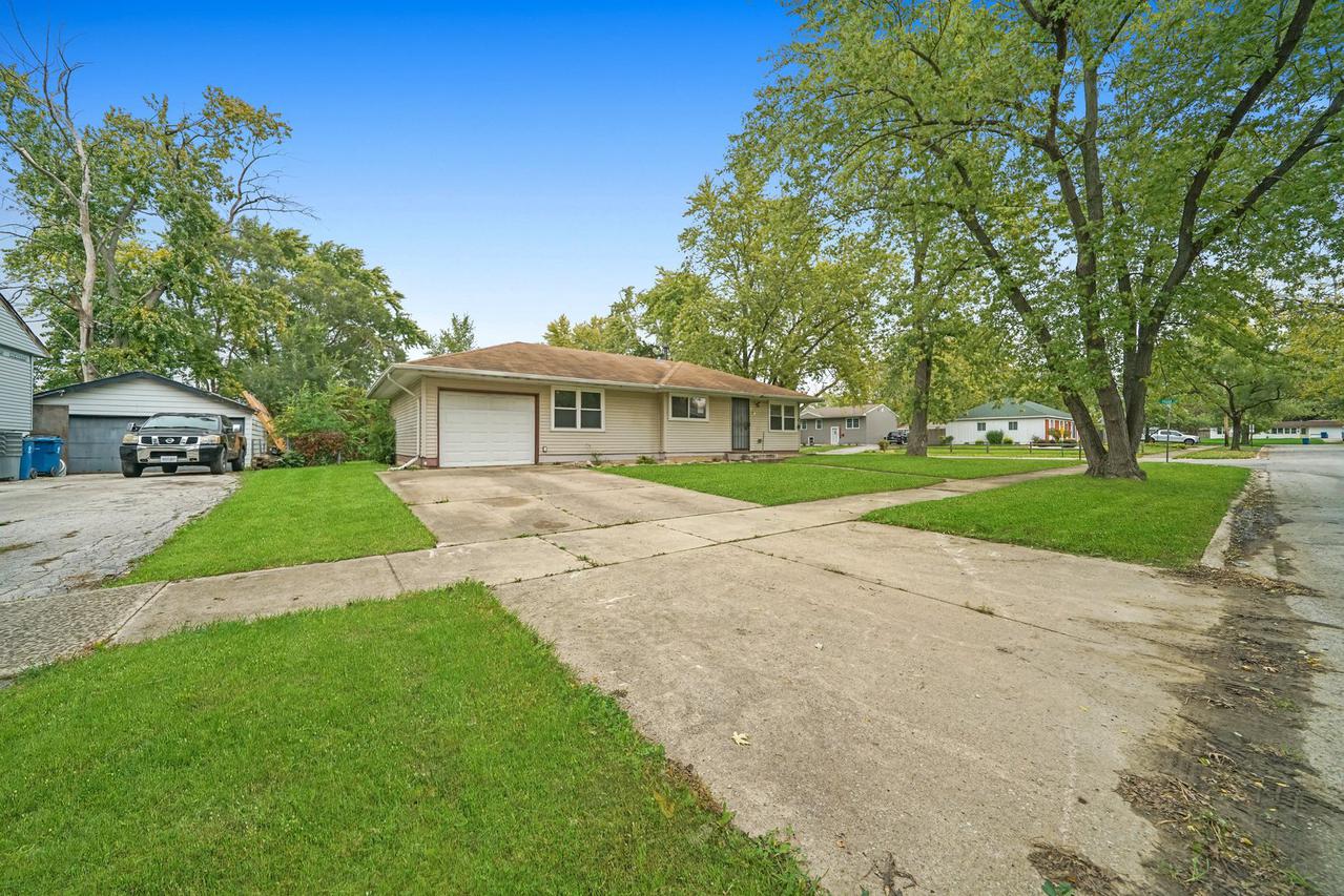 197 Barbara Ln., Steger, IL 60475