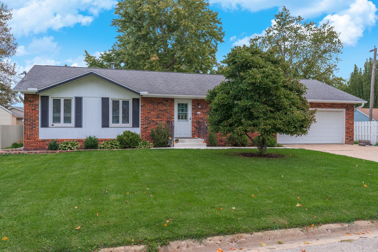 105 Lake Park Ave., Congerville, IL 61729