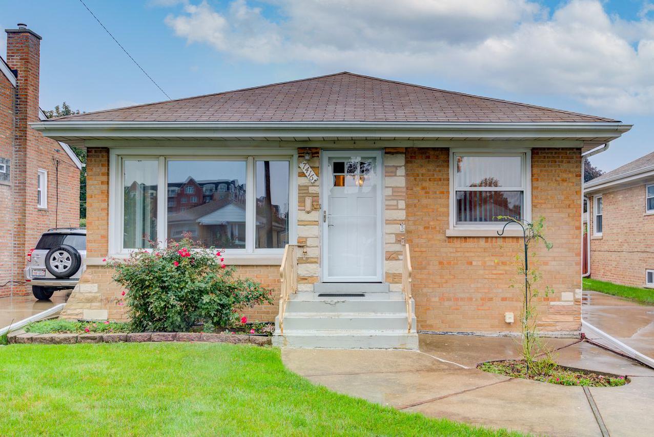 7416 W Strong St., Harwood Heights, IL 60706
