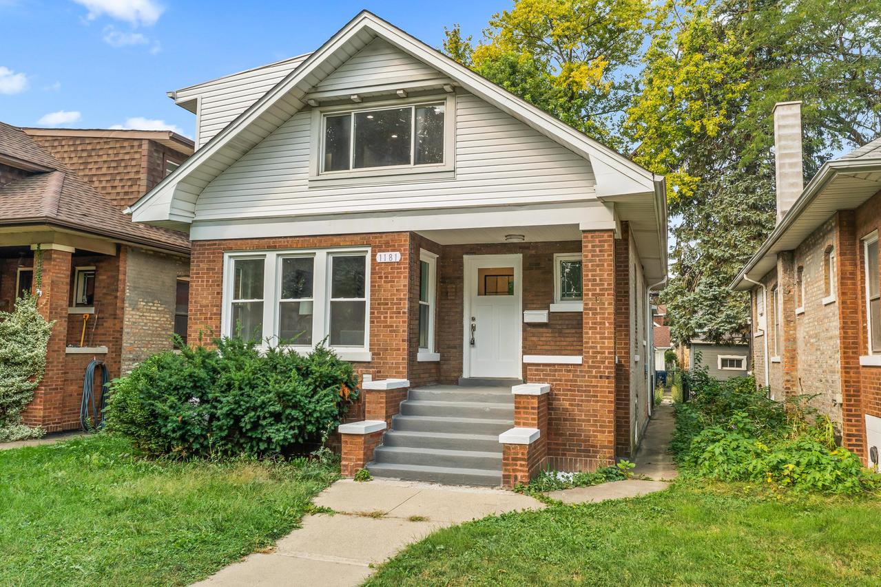 1181 S Kenilworth Ave., Oak Park, IL 60304