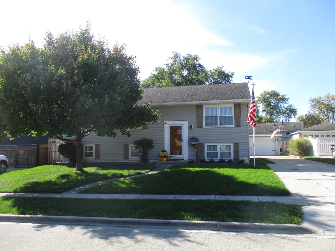 726 Essex Ave., Romeoville, IL 60446