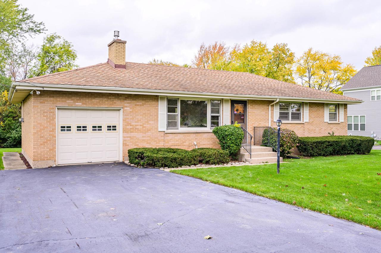 4435 Russell Ave., Gurnee, IL 60031