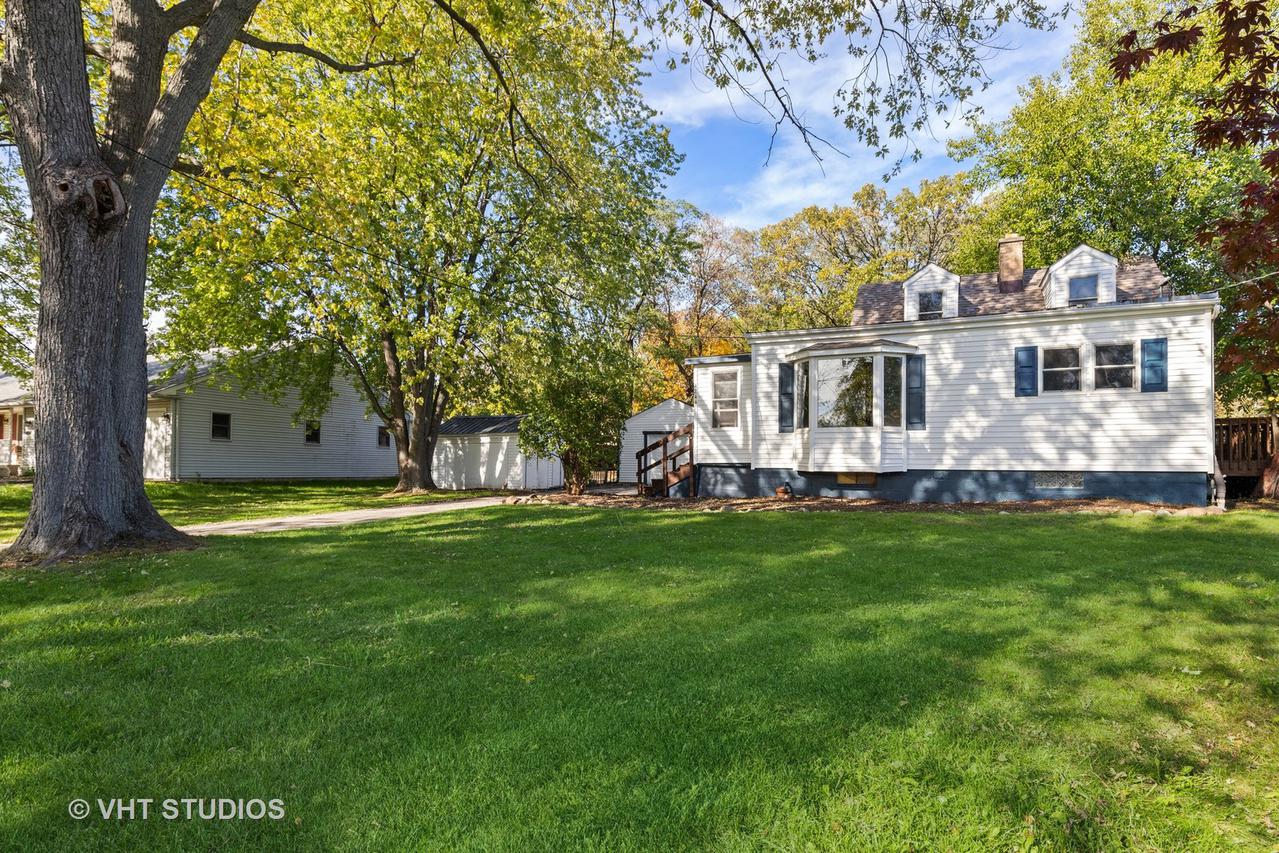 4244 Blackstone Ave., Gurnee, IL 60031