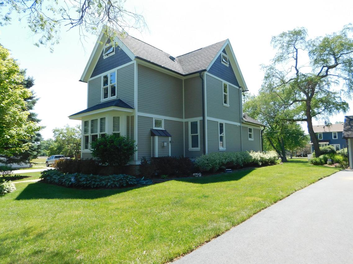 6S398 Old Eola Rd., Eola, IL 60519
