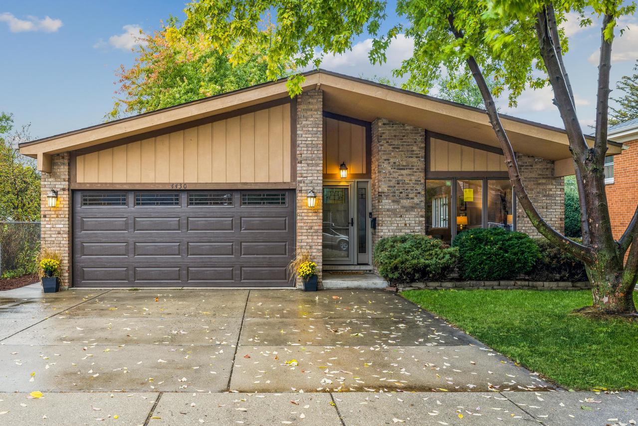 4430 Deyo Ave., Brookfield, IL 60513