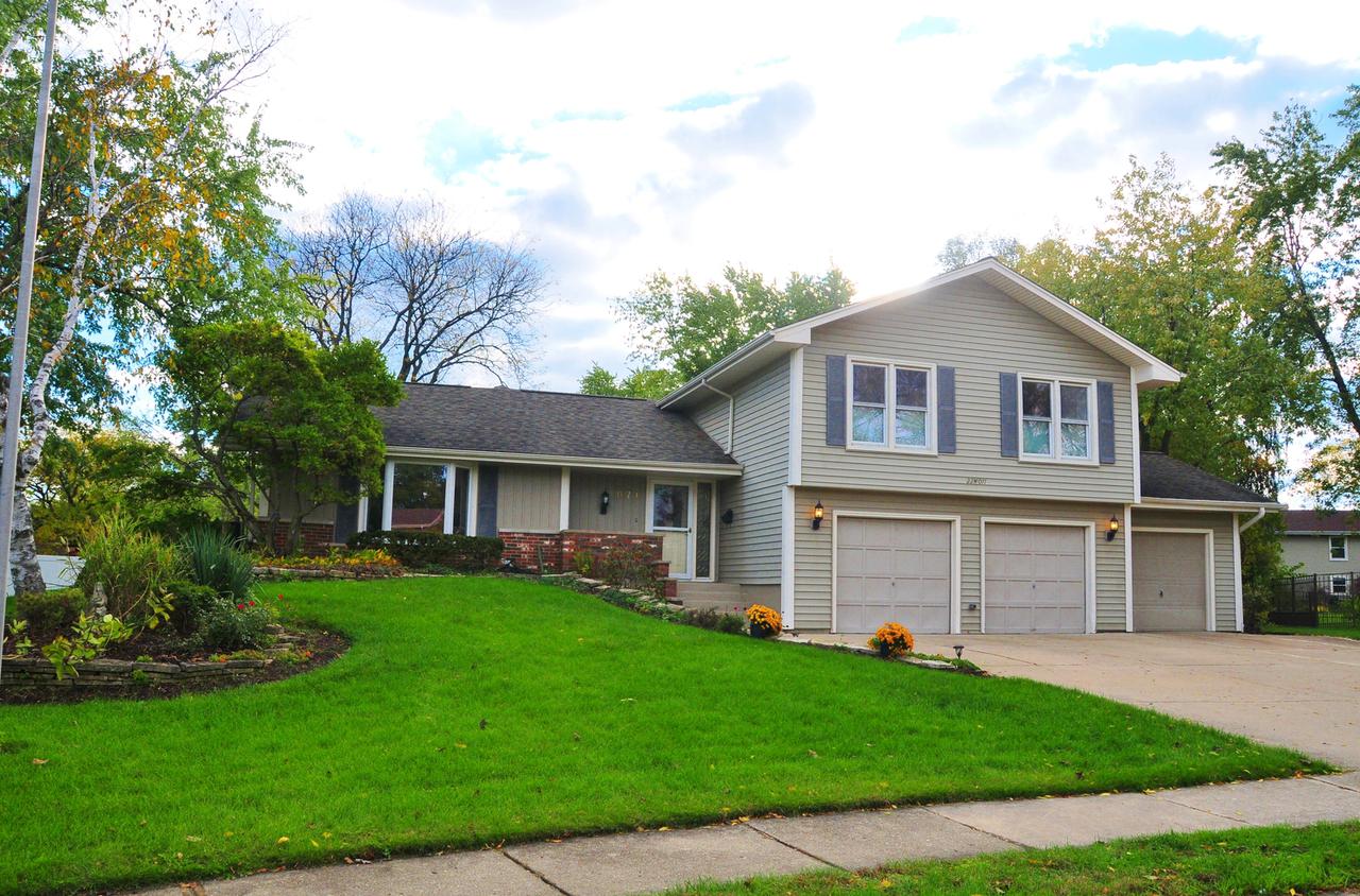 22W071 Stratford Ct., Glen Ellyn, IL 60137