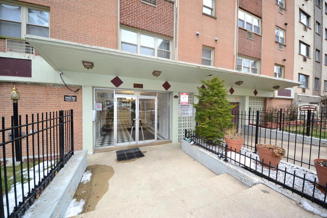 5950 N Kenmore Ave. #306, Chicago, IL 60660