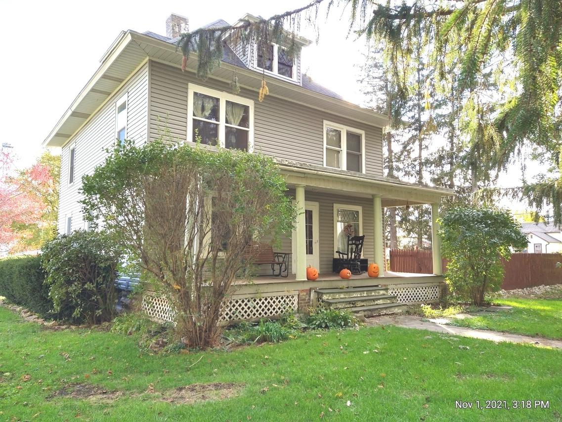 1107 N 2nd St., Ashton, IL 61006