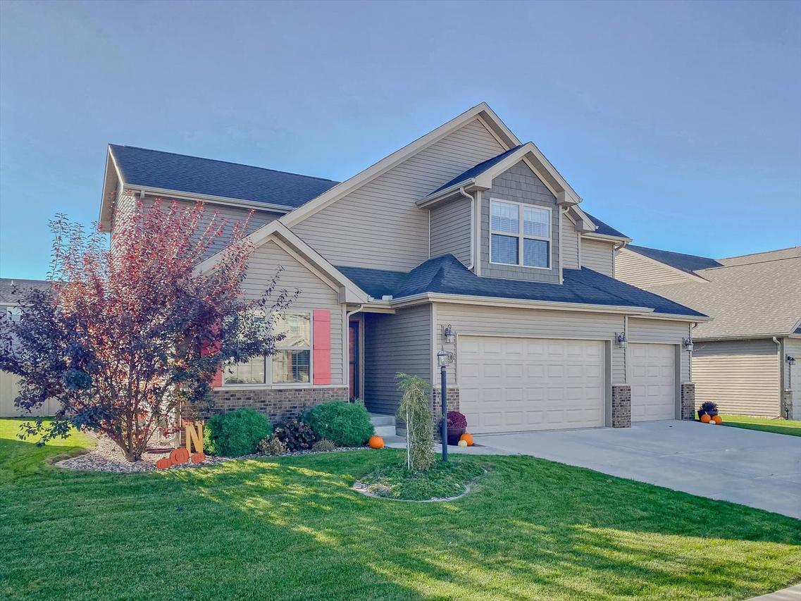 1617 Hunters Ridge Ct., Mahomet, IL 61853