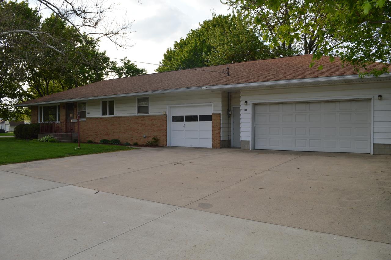 304 E Oak St., Manlius, IL 61338