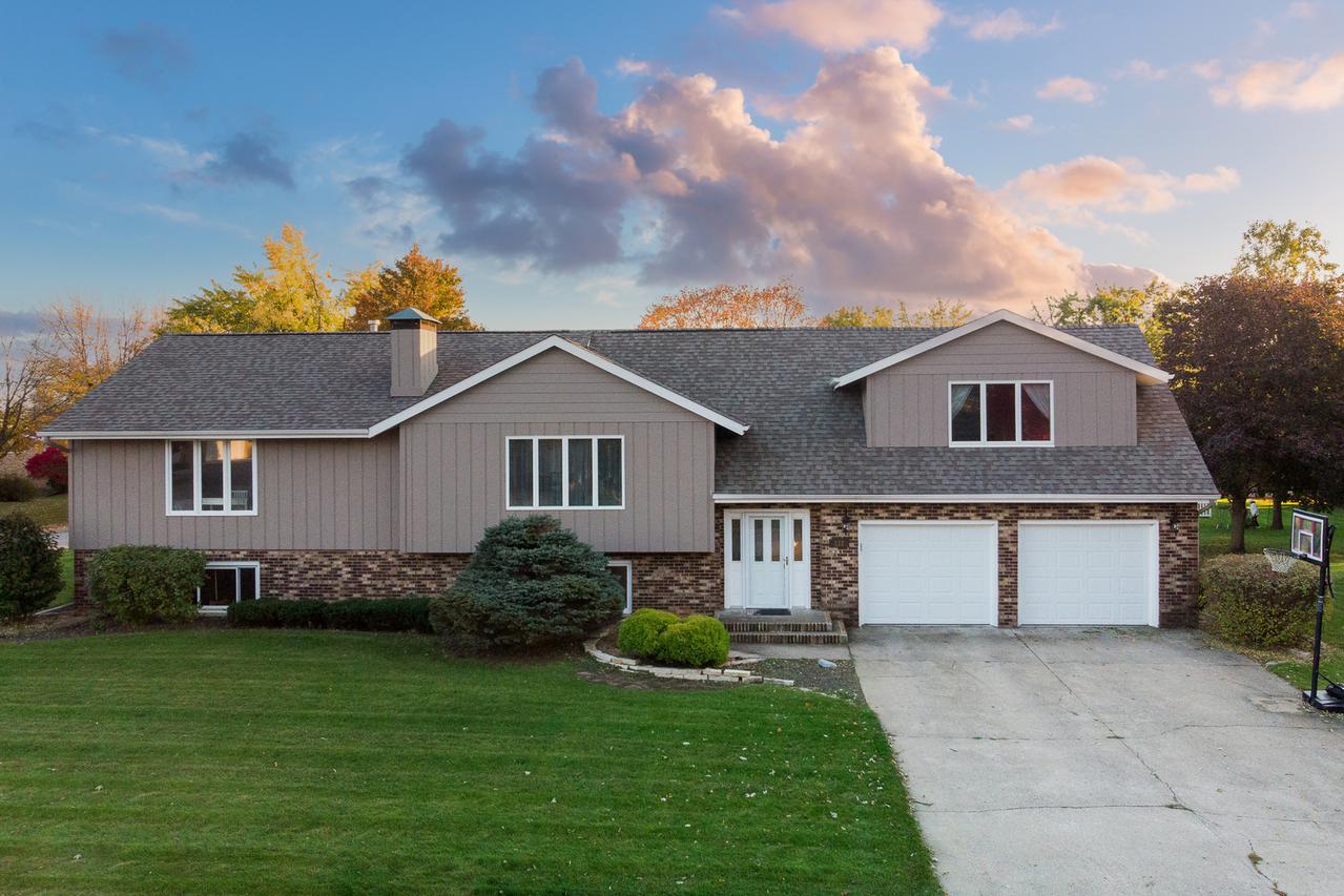 112 Diane Dr., Lexington, IL 61753