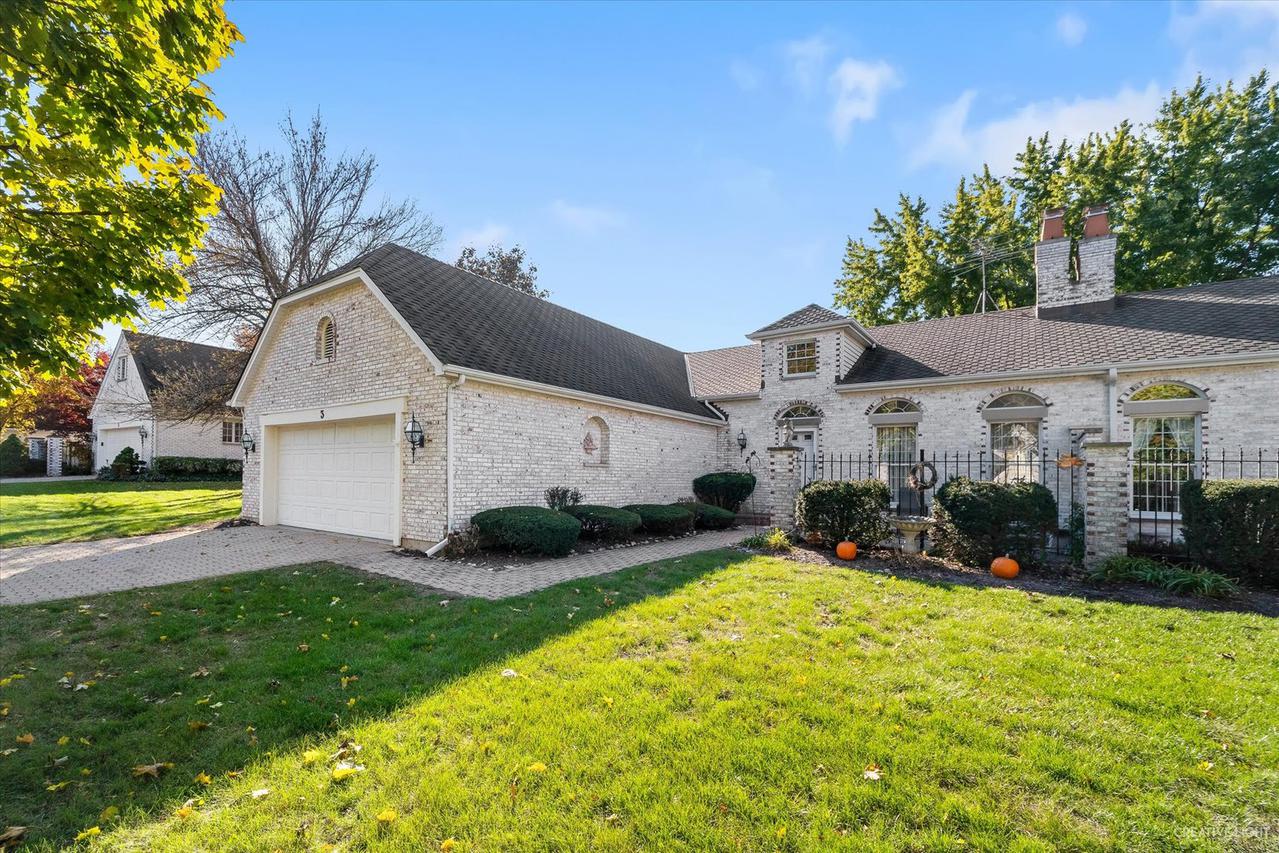 3 Glengarry Ln., Sugar Grove, IL 60554