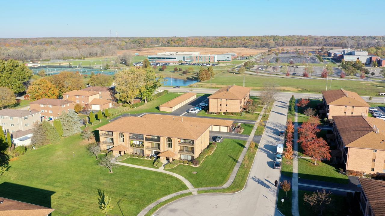 11108 Heritage Dr. #3B, Palos Hills, IL 60465