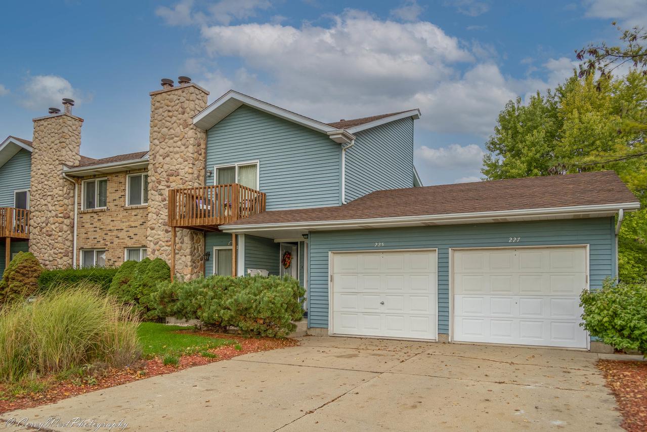 227 Barb Blvd, Dekalb, IL 60115