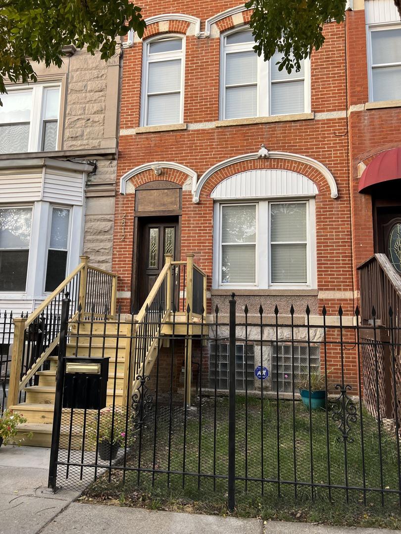 2812 W Warren Blvd., Chicago, IL 60612