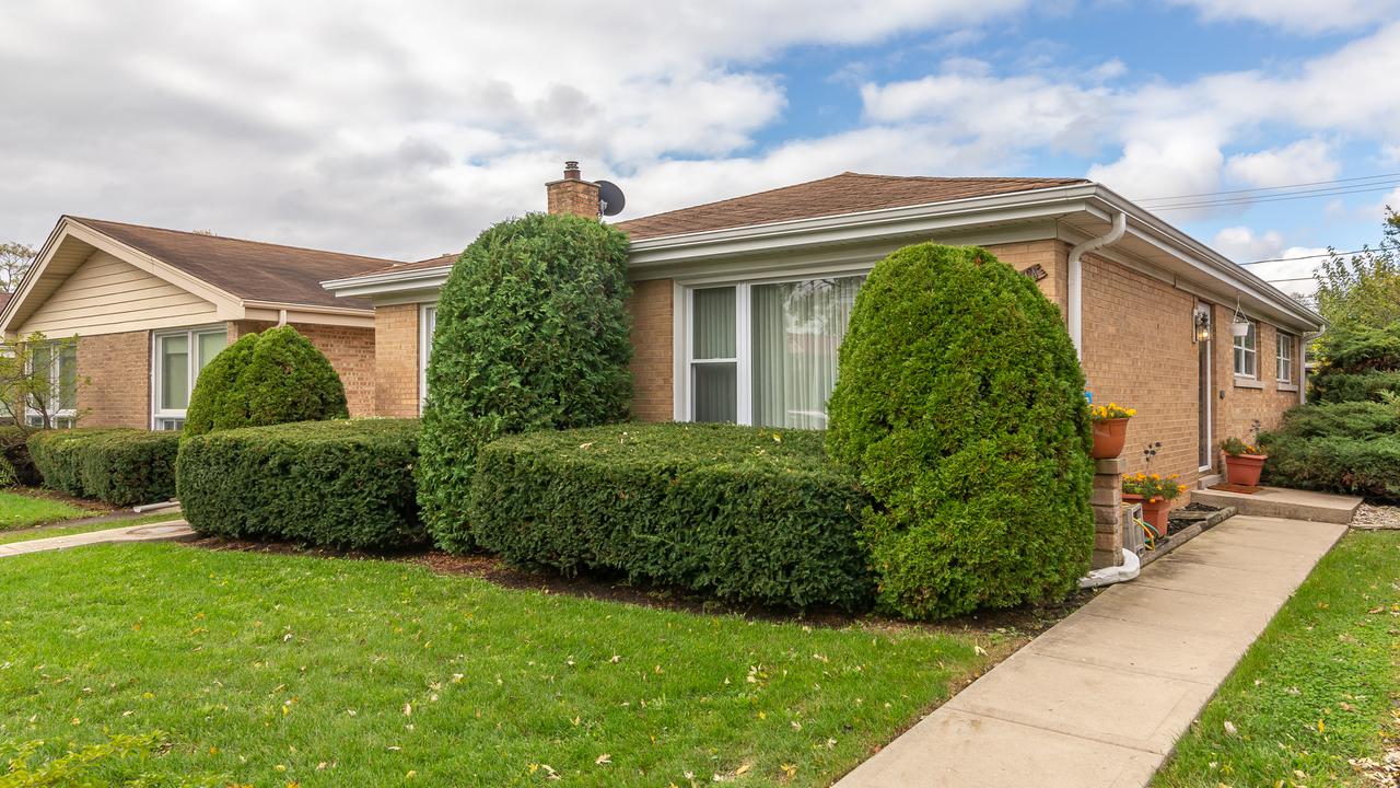 8444 Trumbull Ave., Skokie, IL 60076